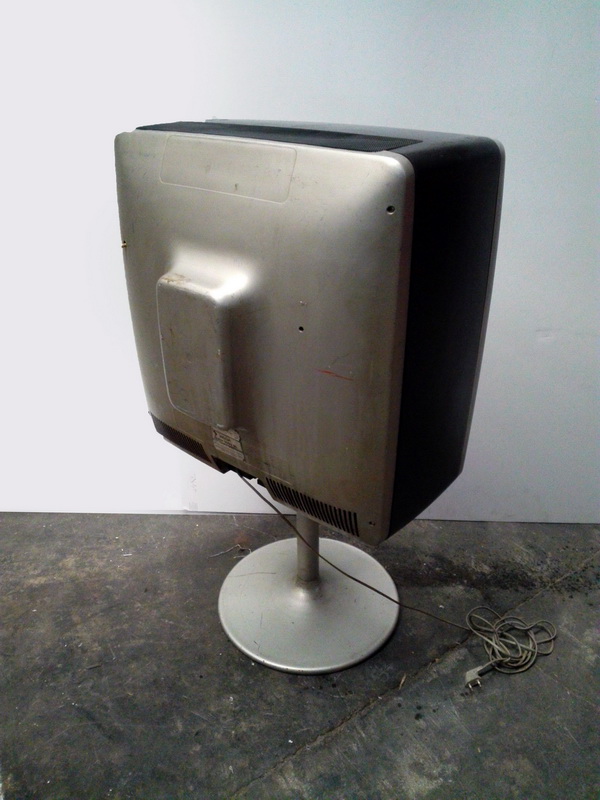 base+televisor wega plastico metal 103x60x46 1u